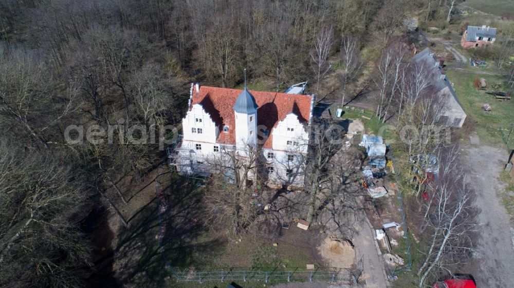 Quilow from the bird's eye view: Building and castle park systems of water castle in Quilow in the state Mecklenburg - Western Pomerania, Germany