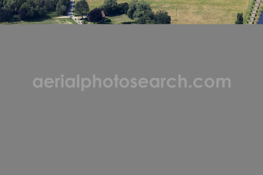 Aerial image Raesfeld - Building and castle park systems of water castle Raesfeld on street Freiheit in Raesfeld in the state North Rhine-Westphalia, Germany