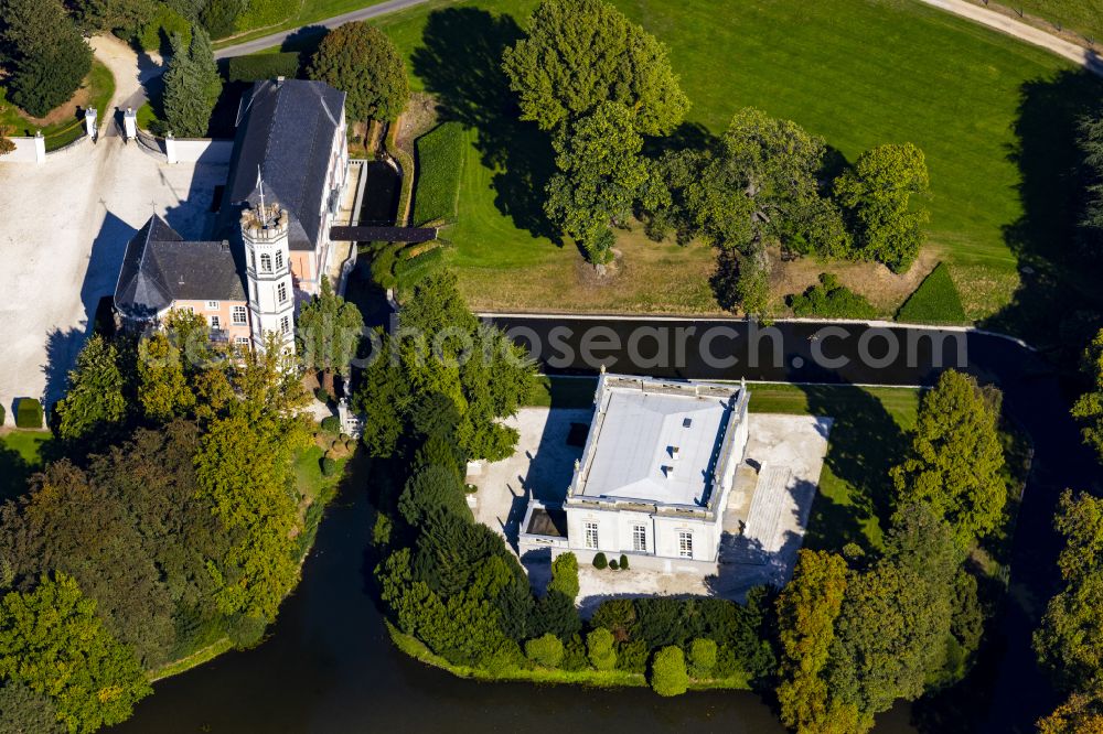 Rurich from above - Building and castle park systems of water castle on street Hompeschstrasse in Rurich in the state North Rhine-Westphalia, Germany