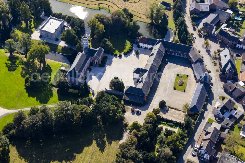 Rurich from above - Building and castle park systems of water castle on street Hompeschstrasse in Rurich in the state North Rhine-Westphalia, Germany