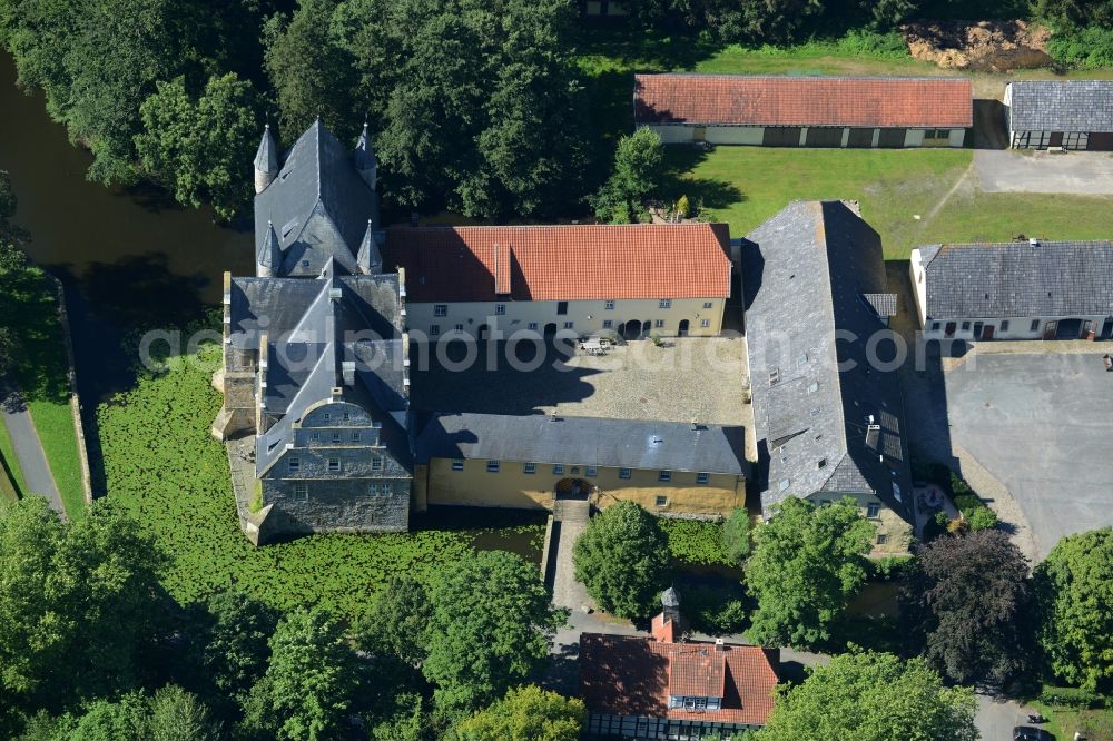 Aerial photograph Schledehausen - Building and castle park systems of water castle Schelenburg in Schledehausen in the state Lower Saxony