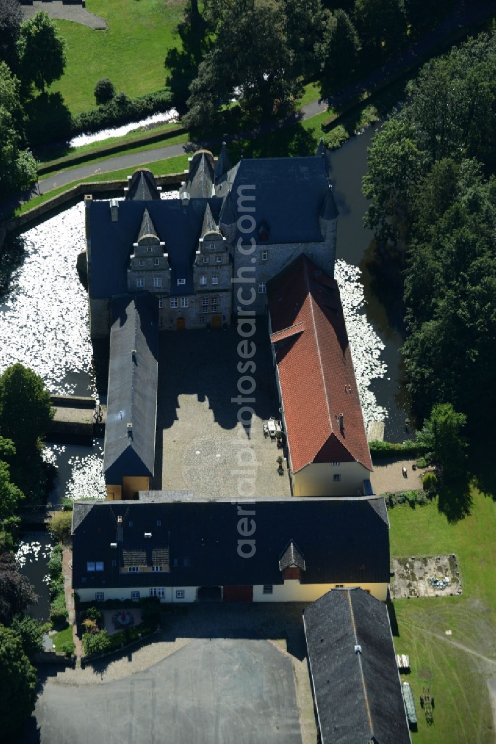 Aerial image Schledehausen - Building and castle park systems of water castle Schelenburg in Schledehausen in the state Lower Saxony