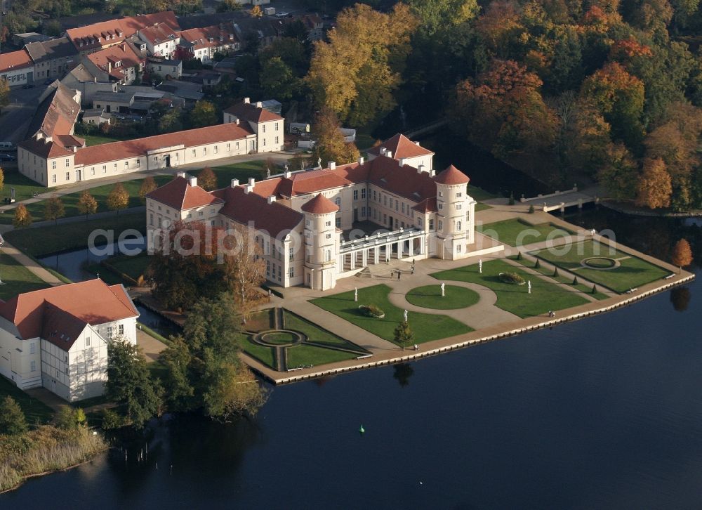 Aerial photograph Rheinsberg - Building and castle park systems of water castle Schloss Rheinsberg and the following building of the conservatoire Musikakademie Rheinsberg GmbH Kavalierhaus in Rheinsberg in the state Brandenburg