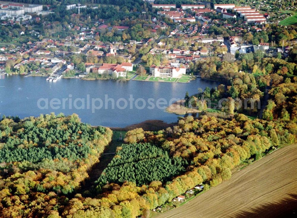 Rheinsberg from above - Building and castle park systems of water castle Rheinsberg in Rheinsberg in the state Brandenburg