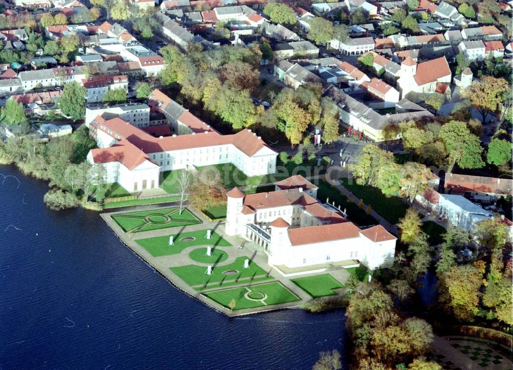 Rheinsberg from the bird's eye view: Building and castle park systems of water castle Rheinsberg in Rheinsberg in the state Brandenburg