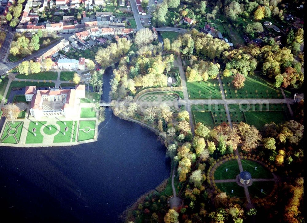 Aerial photograph Rheinsberg - Building and castle park systems of water castle Rheinsberg in Rheinsberg in the state Brandenburg