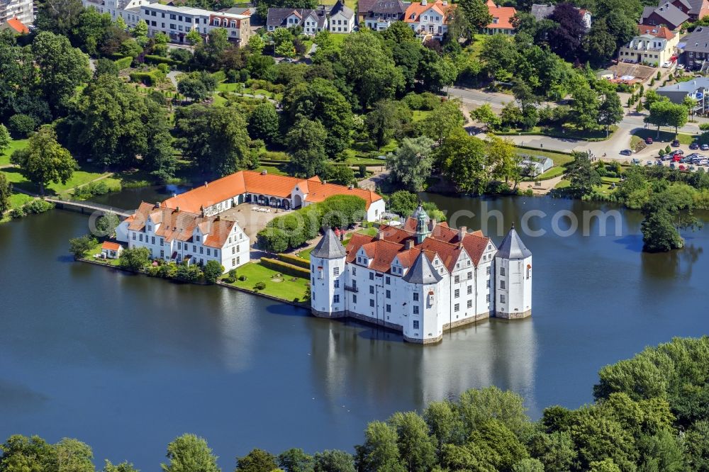 Glücksburg from the bird's eye view: Building and castle park systems of water castle in Gluecksburg (Ostsee) in the state Schleswig-Holstein