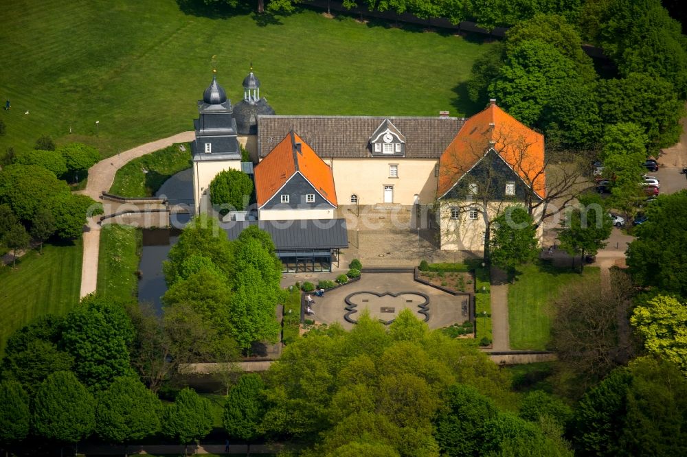 Aerial photograph Schwelm - Building and castle park systems of water castle in Schwelm in the state North Rhine-Westphalia