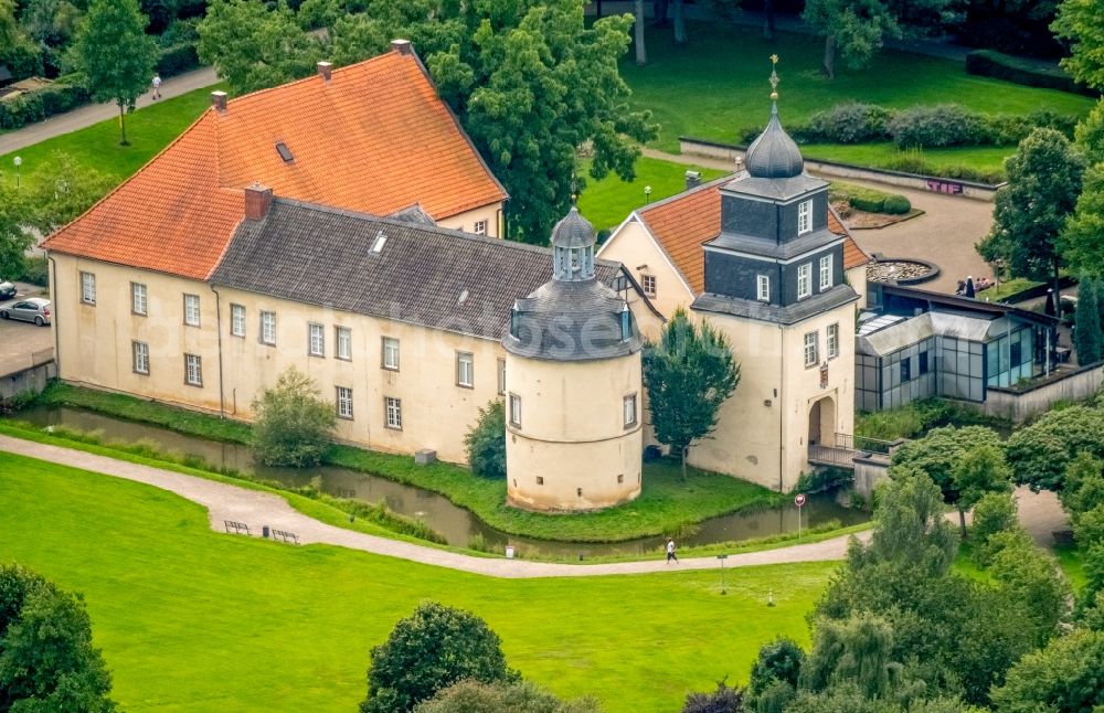 Aerial image Schwelm - Building and castle park systems of water castle in Schwelm in the state North Rhine-Westphalia