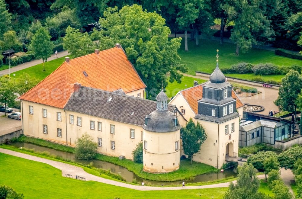 Aerial photograph Schwelm - Building and castle park systems of water castle in Schwelm in the state North Rhine-Westphalia