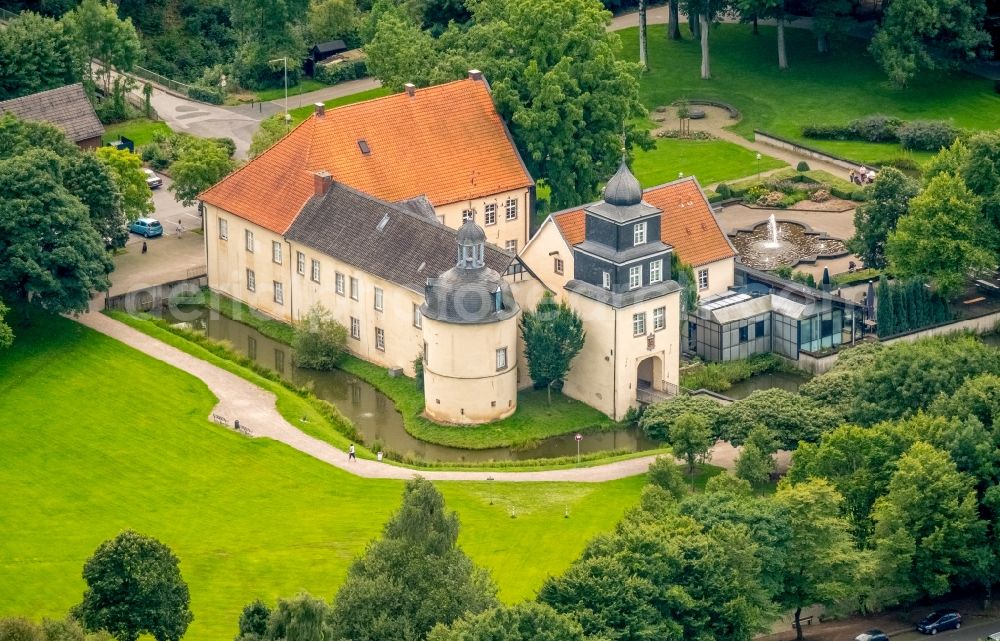 Aerial image Schwelm - Building and castle park systems of water castle in Schwelm in the state North Rhine-Westphalia