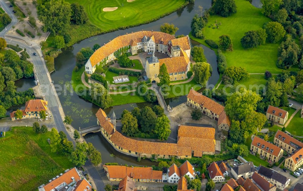 Steinfurt from above - Building and castle park systems of water castle in the district Burgsteinfurt in Steinfurt in the state North Rhine-Westphalia, Germany