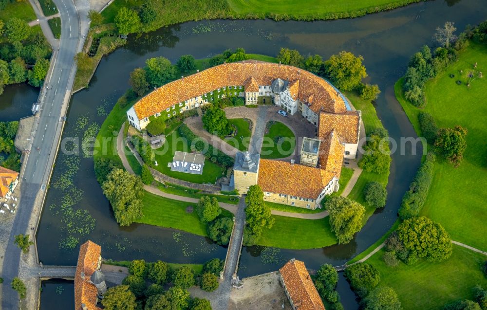 Aerial image Steinfurt - Building and castle park systems of water castle in the district Burgsteinfurt in Steinfurt in the state North Rhine-Westphalia, Germany