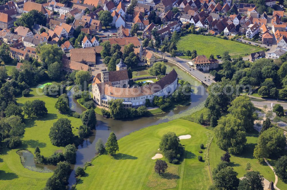 Steinfurt from the bird's eye view: Building and castle park systems of water castle in the district Burgsteinfurt in Steinfurt in the state North Rhine-Westphalia, Germany