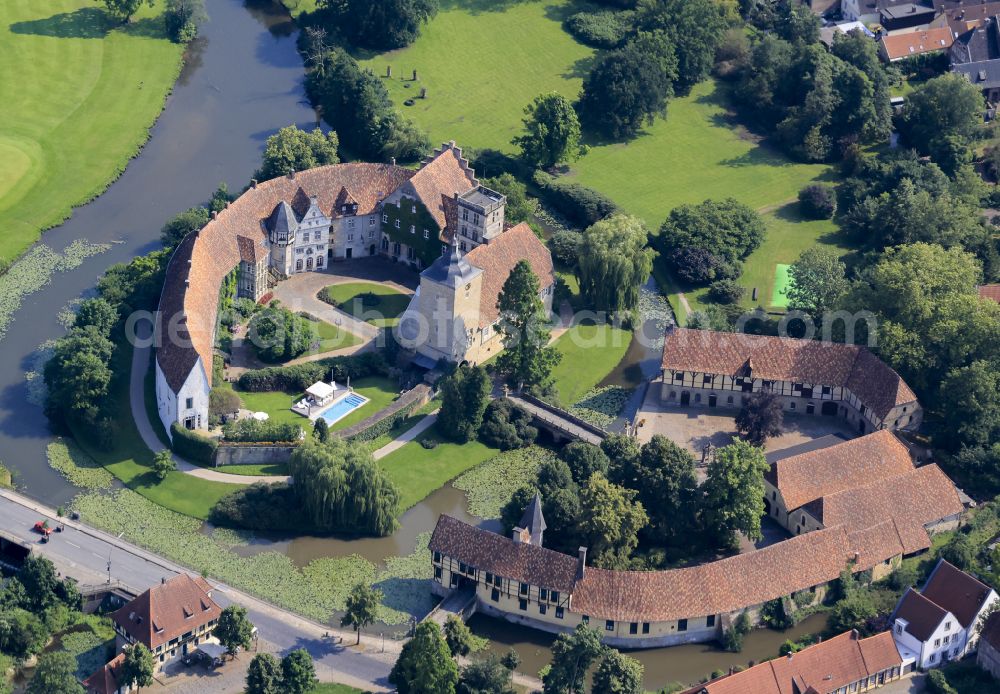 Aerial image Steinfurt - Building and castle park systems of water castle in the district Burgsteinfurt in Steinfurt in the state North Rhine-Westphalia, Germany