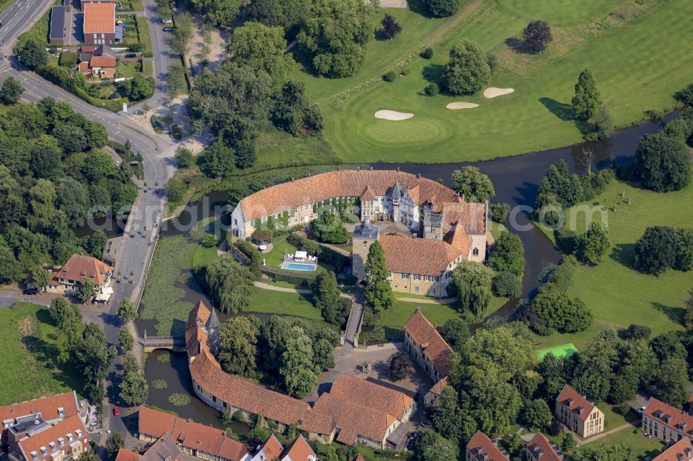 Steinfurt from the bird's eye view: Building and castle park systems of water castle in the district Burgsteinfurt in Steinfurt in the state North Rhine-Westphalia, Germany