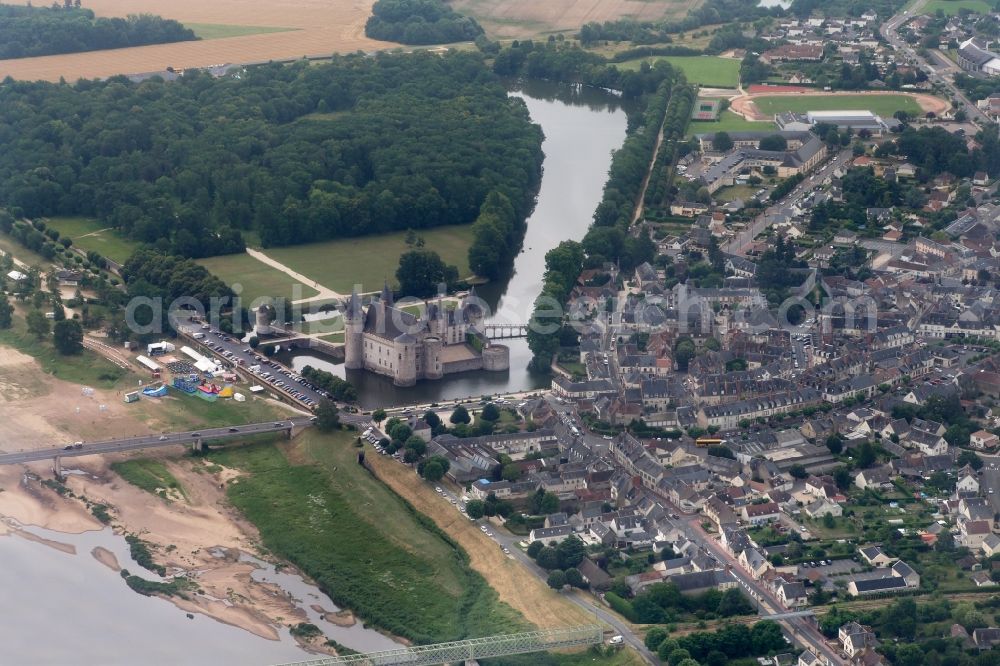 Sully-sur-Loire from the bird's eye view: Building and castle park systems of water castle Sully in Sully-sur-Loire in Centre-Val de Loire, France