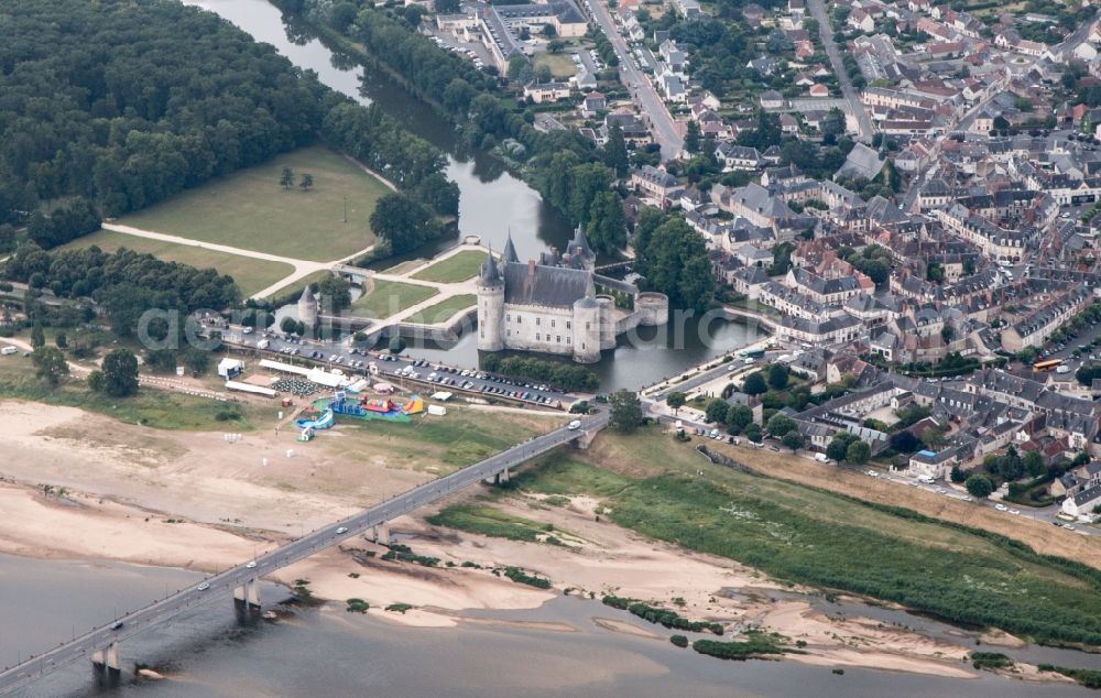 Sully-sur-Loire from the bird's eye view: Building and castle park systems of water castle Sully in Sully-sur-Loire in Centre-Val de Loire, France