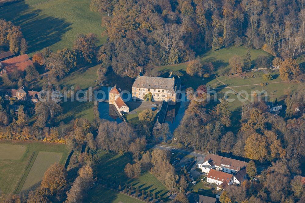 Aerial image Halle (Westfalen) - Buildings and castle park facilities of the water castle Tatenhausen in Halle (Westphalia) in the federal state of North Rhine-Westphalia, Germany