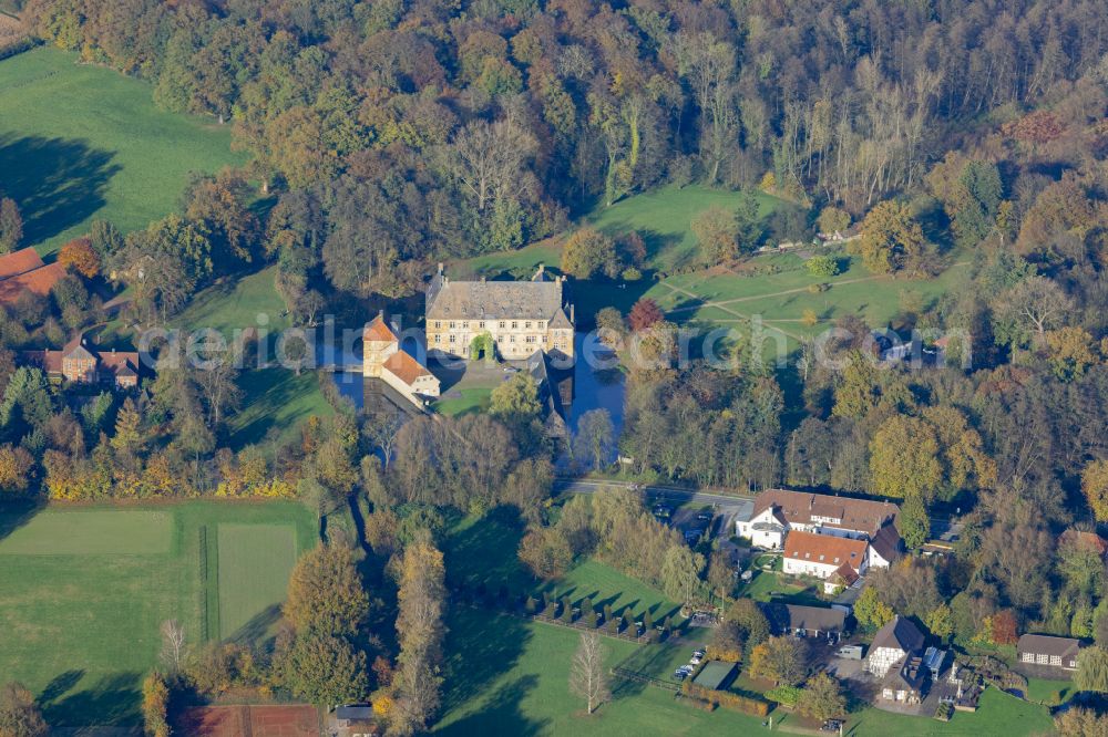 Halle (Westfalen) from above - Buildings and castle park facilities of the water castle Tatenhausen in Halle (Westphalia) in the federal state of North Rhine-Westphalia, Germany