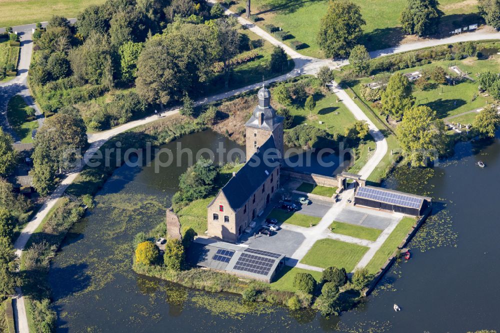 Tüschenbroich from above - Building and castle park systems of water castle on street Zur Ulrichskapelle in Tueschenbroich in the state North Rhine-Westphalia, Germany