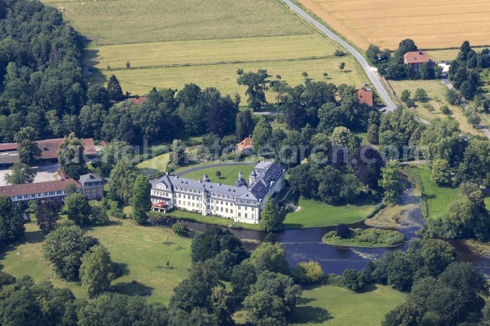 Rosendahl from the bird's eye view: Building and castle park systems of water castle Varlar on street Varlar in Rosendahl in the state North Rhine-Westphalia, Germany