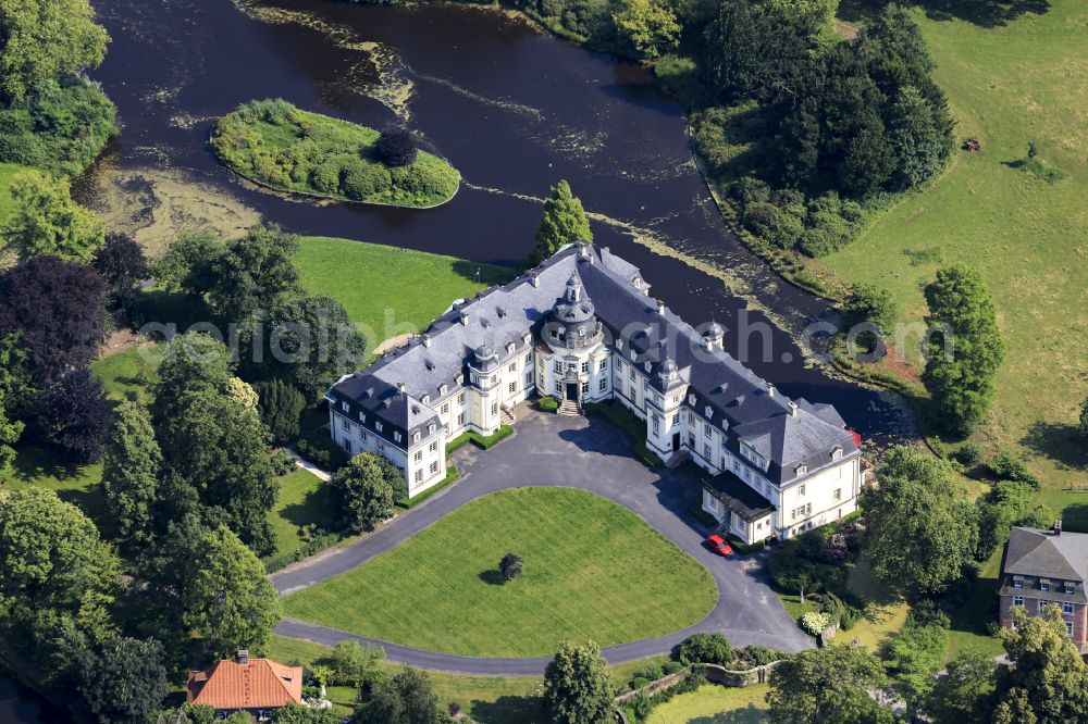 Aerial photograph Rosendahl - Building and castle park systems of water castle Varlar on street Varlar in Rosendahl in the state North Rhine-Westphalia, Germany