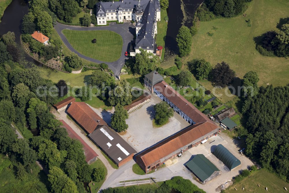 Rosendahl from the bird's eye view: Building and castle park systems of water castle Varlar on street Varlar in Rosendahl in the state North Rhine-Westphalia, Germany