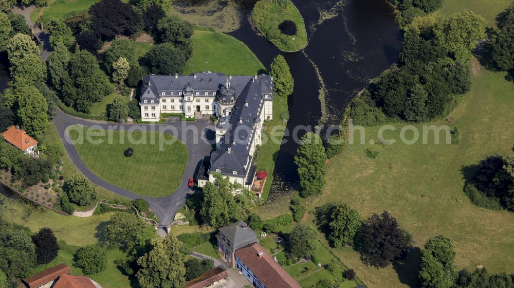 Aerial image Rosendahl - Building and castle park systems of water castle Varlar on street Varlar in Rosendahl in the state North Rhine-Westphalia, Germany