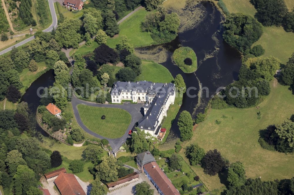 Aerial photograph Rosendahl - Building and castle park systems of water castle Varlar on street Varlar in Rosendahl in the state North Rhine-Westphalia, Germany