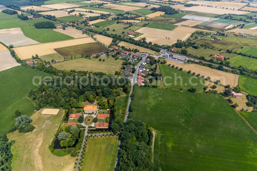 Drensteinfurt from the bird's eye view: Building and castle park systems of water castle Venne in Drensteinfurt in the state North Rhine-Westphalia, Germany