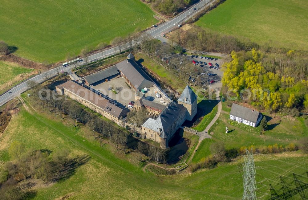 Hattingen from the bird's eye view: Building and castle park systems of water castle and Wasserburg Haus Kemnad in the district Buchholz in Hattingen in the state North Rhine-Westphalia