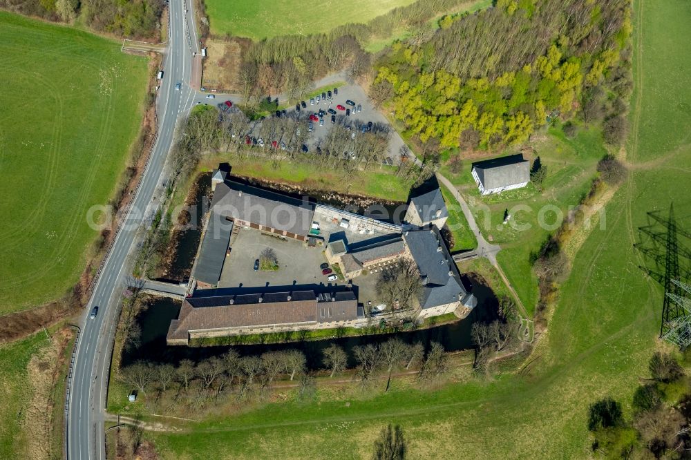 Aerial photograph Hattingen - Building and castle park systems of water castle and Wasserburg Haus Kemnad in the district Buchholz in Hattingen in the state North Rhine-Westphalia