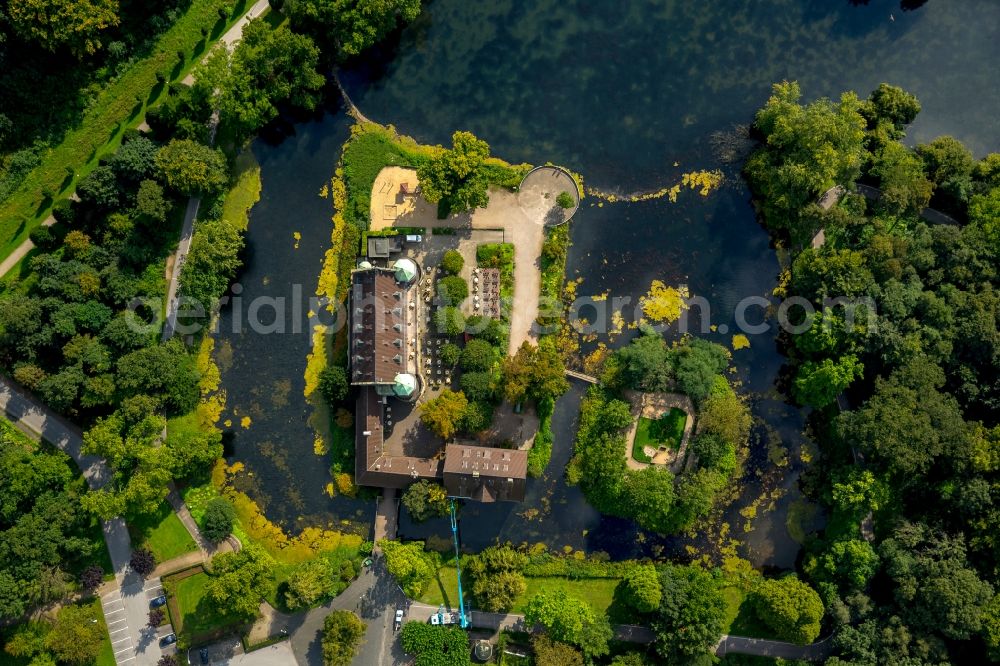 Aerial photograph Gladbeck - Building and castle park systems of water castle Wittringen in Gladbeck in the state North Rhine-Westphalia