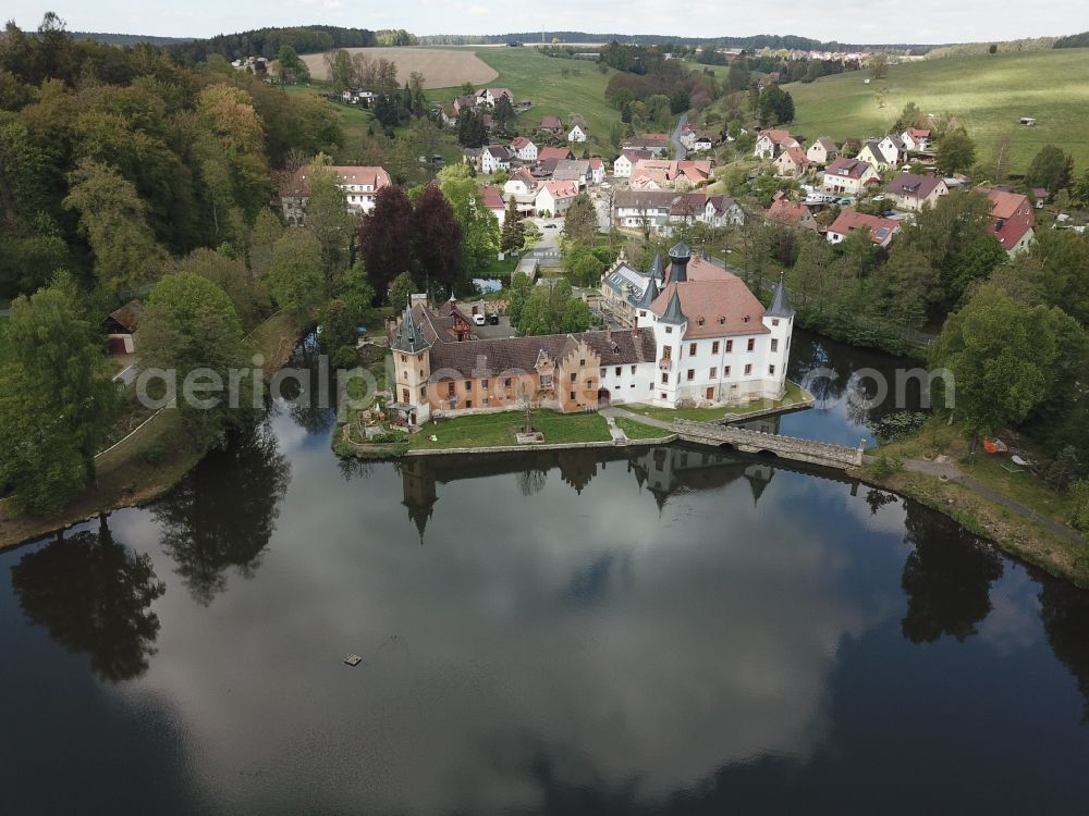 Aerial photograph Wolfersdorf - Building and castle park systems of water castle Zur Froehlichen Wiederkunft in Wolfersdorf in the state Thuringia, Germany