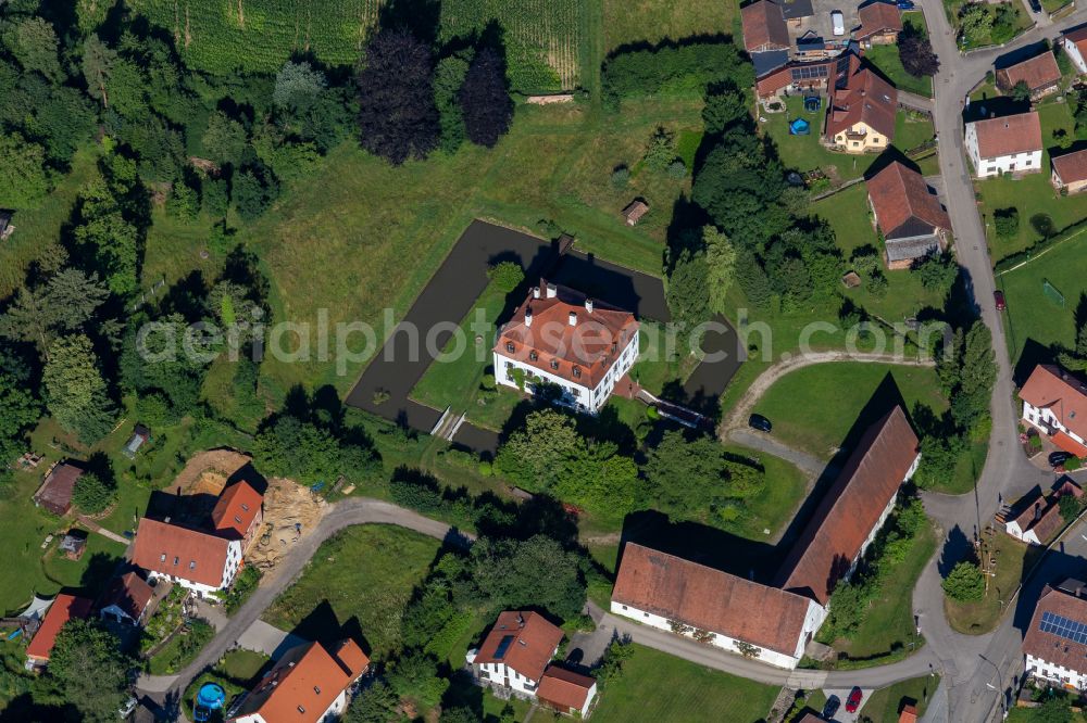 Hohenthann from the bird's eye view: Building and castle park systems of water castle Weihenstephan in Hohenthann in the state Bavaria, Germany