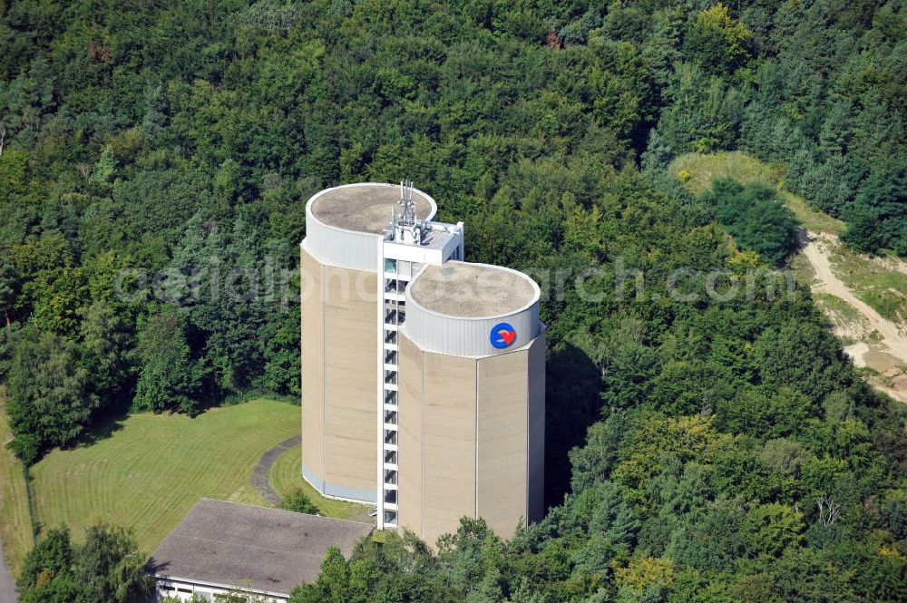 Aerial image Offenbach - Die 40 Meter hohen Wasserhochbehälter des Energieversorger Offenbach EVO auf dem Bieberer Berg. The 40 meter high water tower of power utilities Offenbach EVO on the Bieberer mountain.