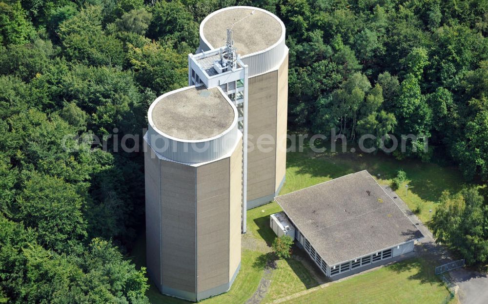 Aerial image Offenbach - Die 40 Meter hohen Wasserhochbehälter des Energieversorger Offenbach EVO auf dem Bieberer Berg. The 40 meter high water tower of power utilities Offenbach EVO on the Bieberer mountain.