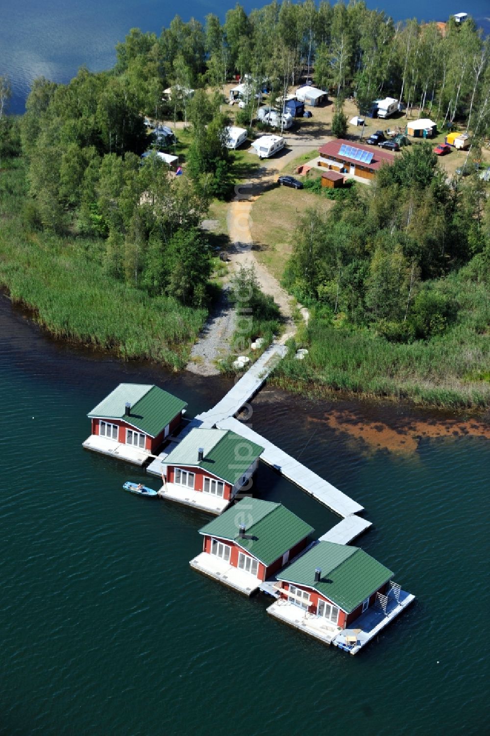 Aerial photograph Kemberg - View of water houses at the camping and water sports area Bergwitzsee in the district of Bergwitz of the city Kemberg in Saxony-Anhalt. bergwitzsee.de