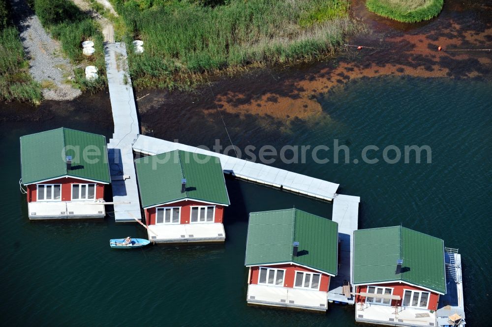 Aerial image Kemberg - View of water houses at the camping and water sports area Bergwitzsee in the district of Bergwitz of the city Kemberg in Saxony-Anhalt. bergwitzsee.de