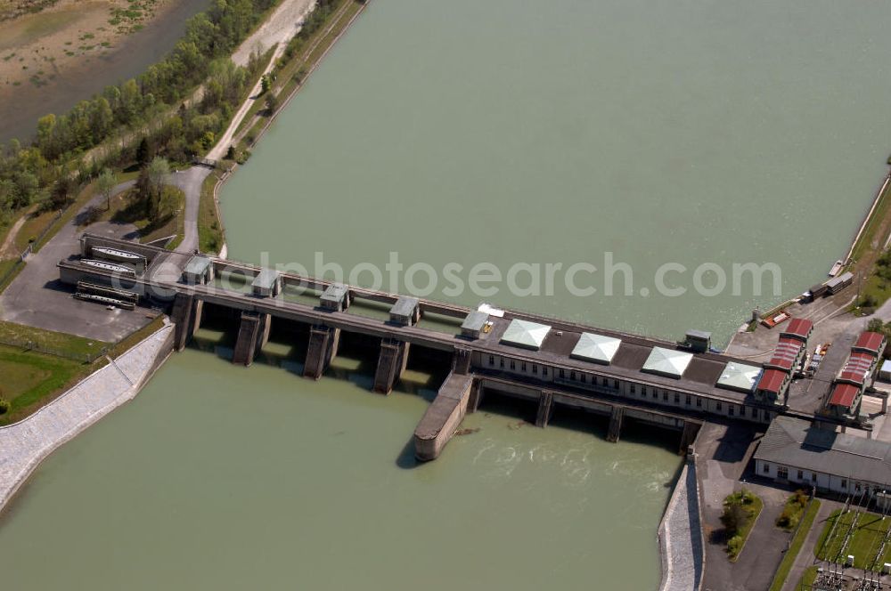 Aerial photograph FELDKIRCHEN - Blick auf das Wasserkraftwerk / Inn-Kraftwerk welches 1970 erbaut wurde. Kontakt: E.ON Wasserkraft GmbH Kraftwerk Feldkirchen - Rott, Oberwöhrn 100, 83135 Schechen, Tel. +49 (0)8039 9062 0