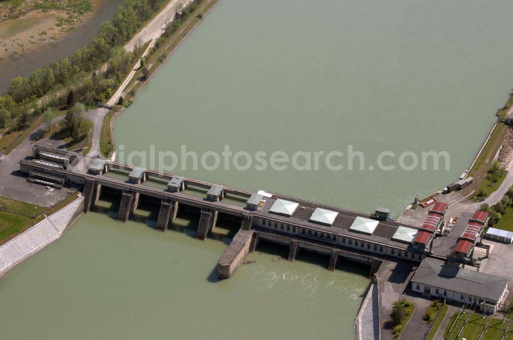 FELDKIRCHEN from above - Blick auf das Wasserkraftwerk / Inn-Kraftwerk welches 1970 erbaut wurde. Kontakt: E.ON Wasserkraft GmbH Kraftwerk Feldkirchen - Rott, Oberwöhrn 100, 83135 Schechen, Tel. +49 (0)8039 9062 0