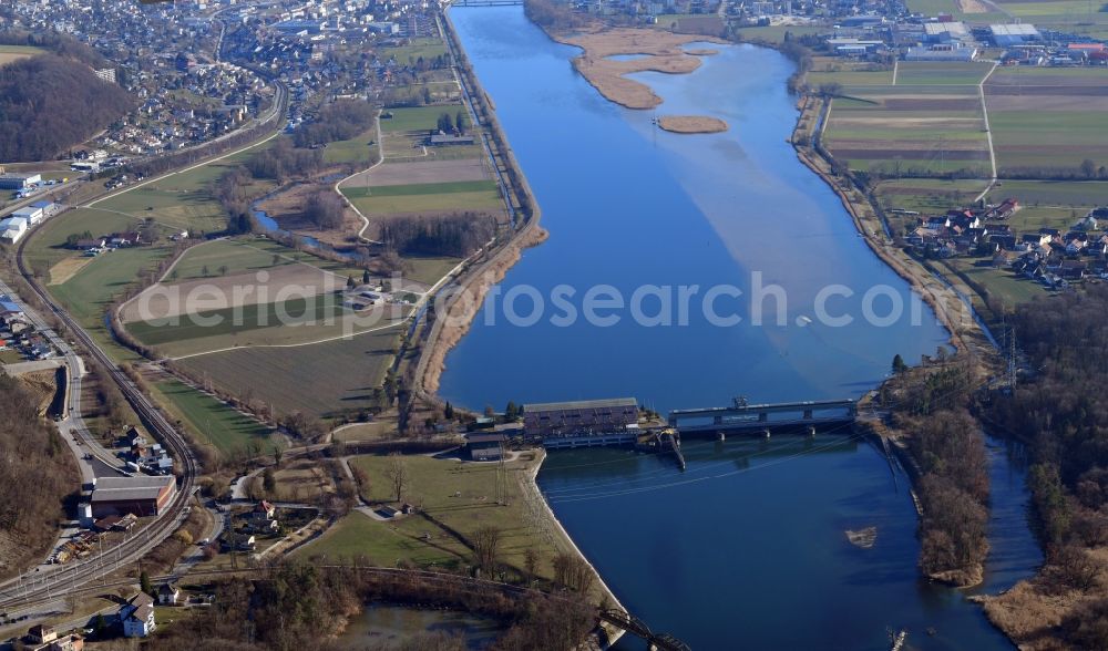 Aerial photograph Klingnau - Dam and shore areas at the river Aare with Klingnauer Reservoir in Klingnau in the canton Aargau, Switzerland