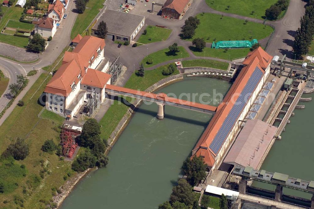 BASEL from the bird's eye view: Blick auf die Solaranlage des Wasserkraftwerks Wyhlen. Die Staustufe Augst / Wyhlen des Rheins beinhaltet die Laufwasserkraftwerke Augst und Wyhlen sowie die Schleuse Augst.