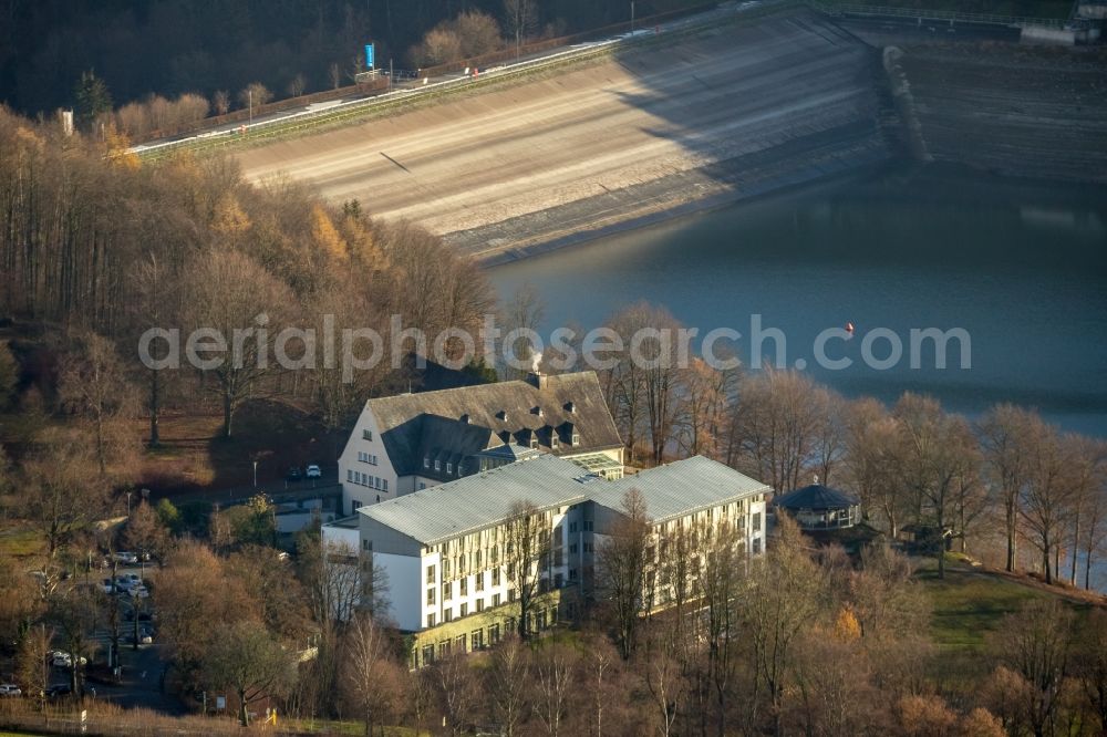 Meschede from above - Low water level and lack of water caused the shoreline areas to be exposed of Hennesee in Meschede in the state North Rhine-Westphalia, Germany