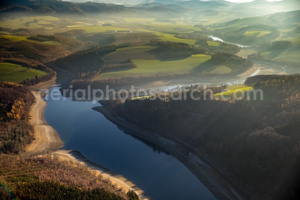 Aerial image Meschede - Low water level and lack of water caused the shoreline areas to be exposed of Hennesee in the district Enkhausen in Meschede in the state North Rhine-Westphalia, Germany