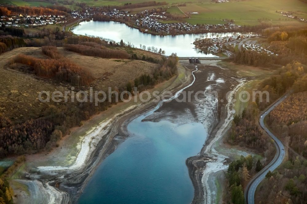 Sundern (Sauerland) from the bird's eye view: Low water level and lack of water caused the shoreline areas to be exposed of Sorpesee on Sorpetalsperre in Sundern (Sauerland) in the state North Rhine-Westphalia, Germany