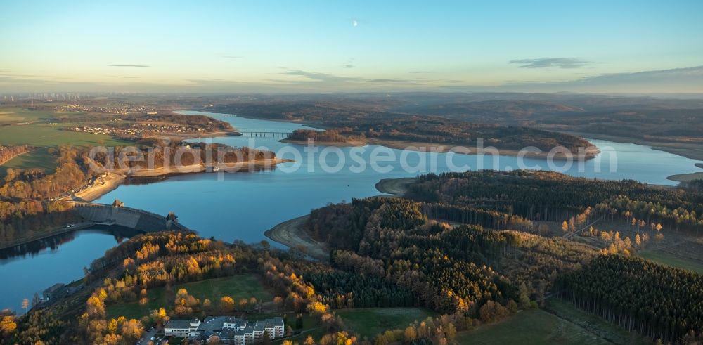 Aerial image Möhnesee - Low water level and lack of water caused the shoreline areas to be exposed of Stausees on Moehnetalsperre in Moehnesee in the state North Rhine-Westphalia, Germany