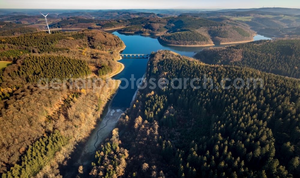 Lüdenscheid from the bird's eye view: Low water level and lack of water caused the shoreline areas to be exposed of Versetalsperre in Luedenscheid in the state North Rhine-Westphalia, Germany