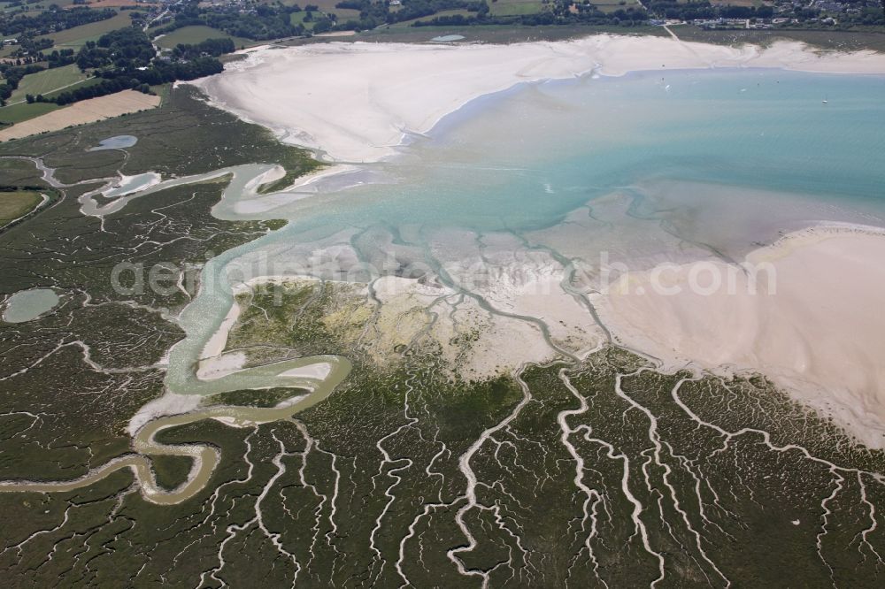 Aerial photograph Lancieux - Water surface at the bay along the sea coast at Lancieux in Brittany, France